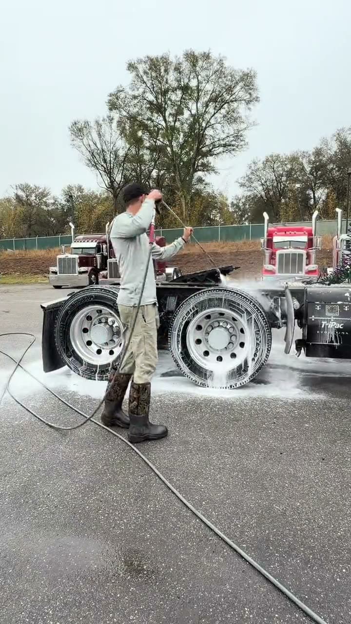 Peterbilt, degreased