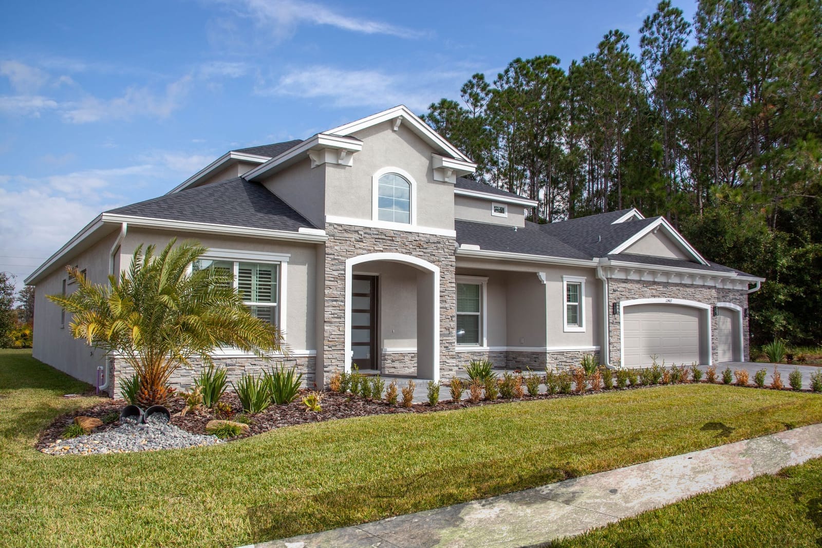 Florida home with a grimy, algae-stained sidewalk